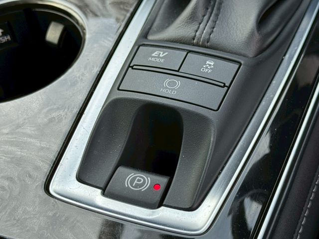 CROWN sedan hybrid