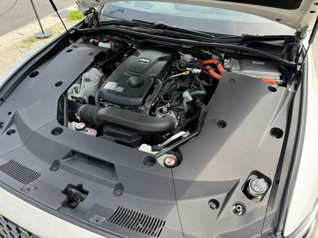 CROWN sedan hybrid