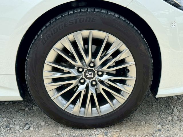 CROWN sedan hybrid