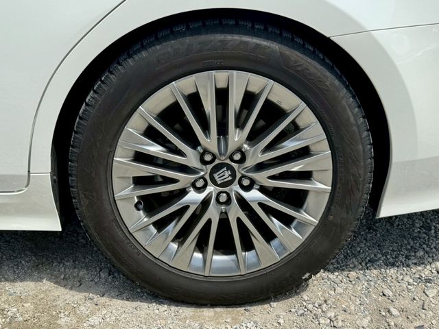 CROWN sedan hybrid