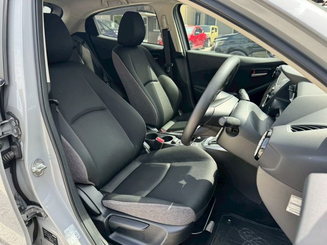 MAZDA2