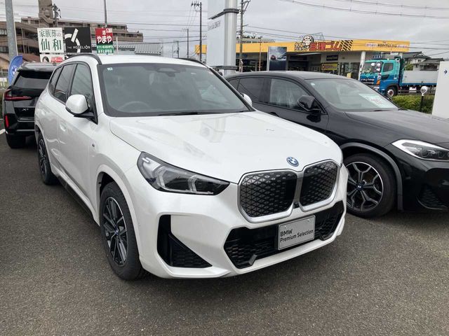 BMW iX1