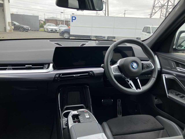 BMW iX1