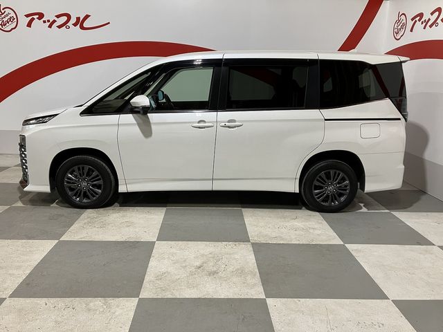 VOXY HYBRID 4WD