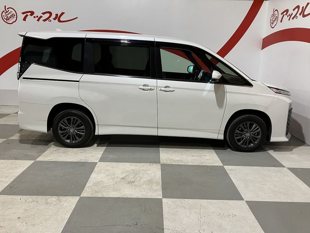 VOXY HYBRID 4WD