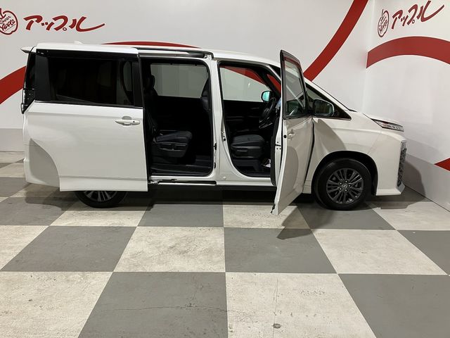 VOXY HYBRID 4WD