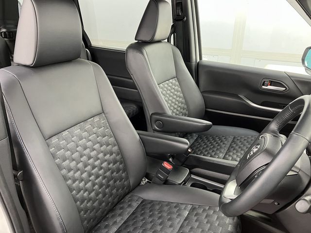 VOXY HYBRID 4WD