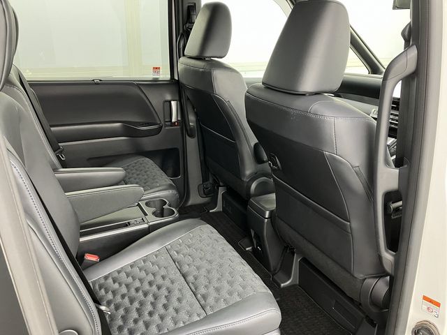 VOXY HYBRID 4WD