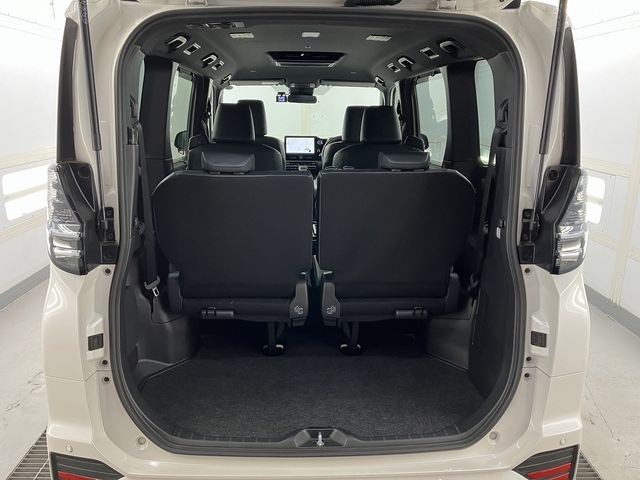 VOXY HYBRID 4WD