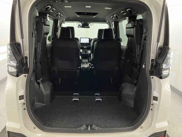 VOXY HYBRID 4WD