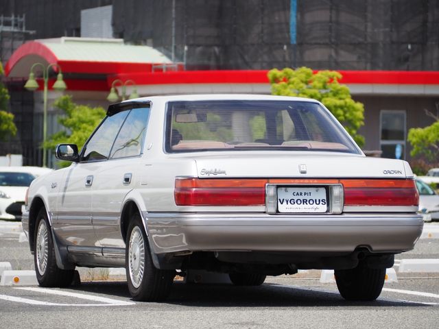 CROWN sedan