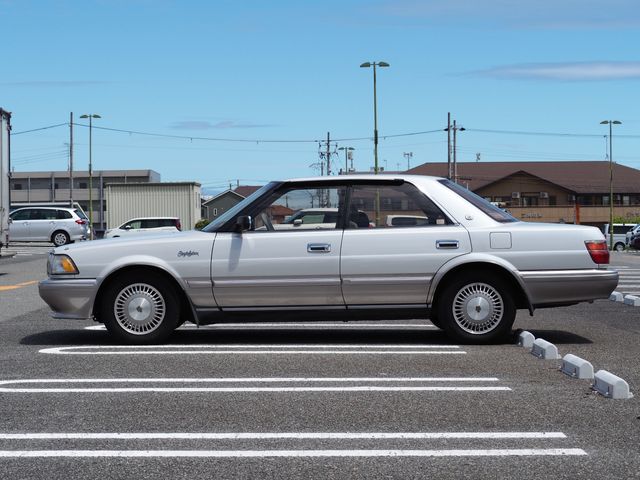 CROWN sedan