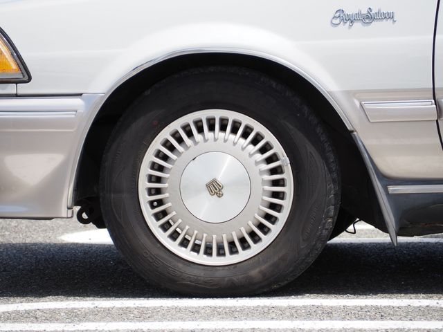 CROWN sedan
