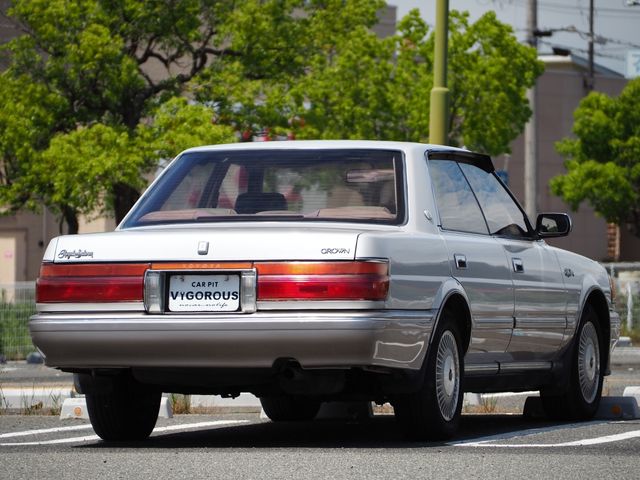 CROWN sedan