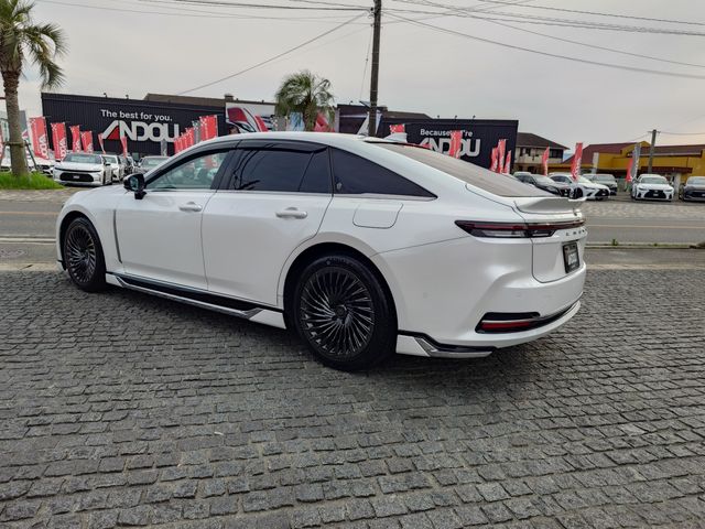 CROWN sedan hybrid