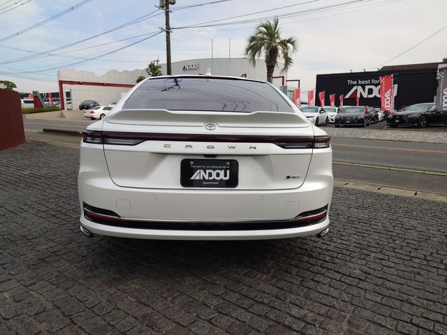 CROWN sedan hybrid