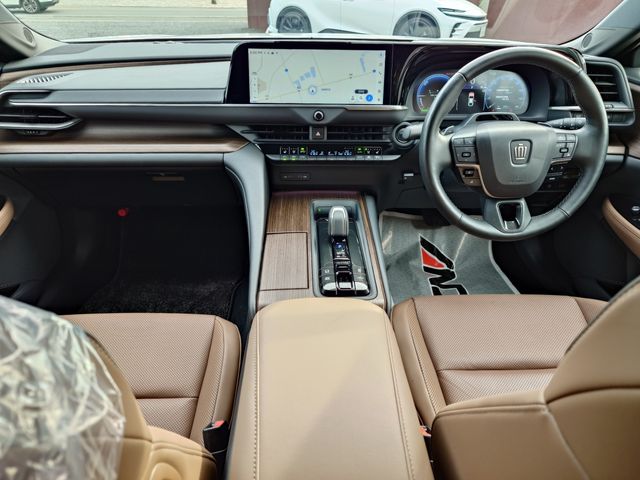 CROWN sedan hybrid