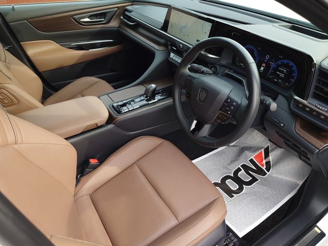 CROWN sedan hybrid
