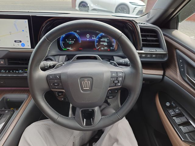 CROWN sedan hybrid
