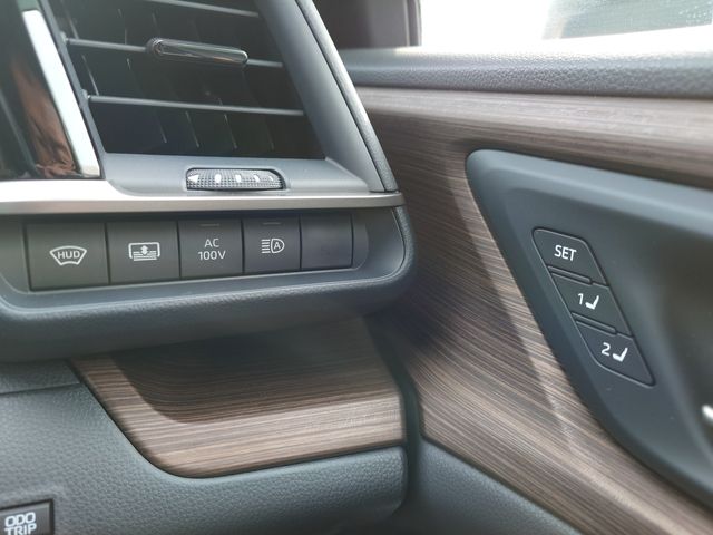 CROWN sedan hybrid