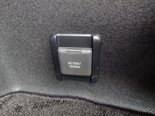 CROWN sedan hybrid