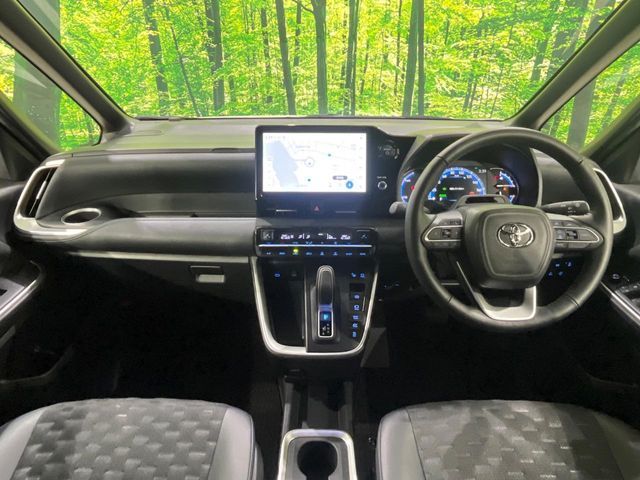 VOXY HYBRID 4WD