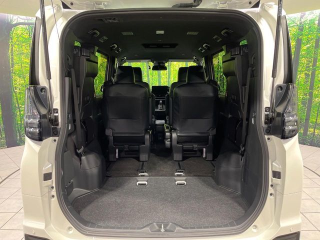 VOXY HYBRID 4WD