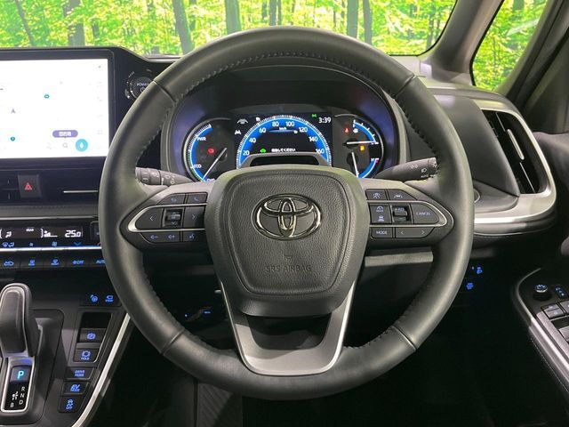 VOXY HYBRID 4WD