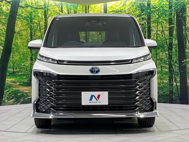 VOXY HYBRID 4WD