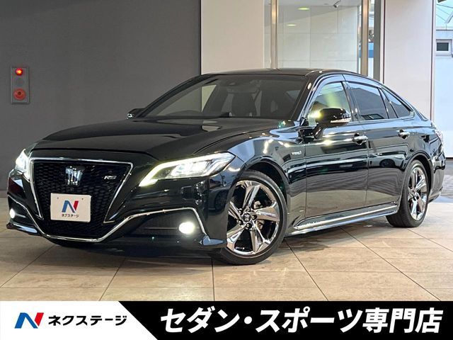CROWN sedan hybrid