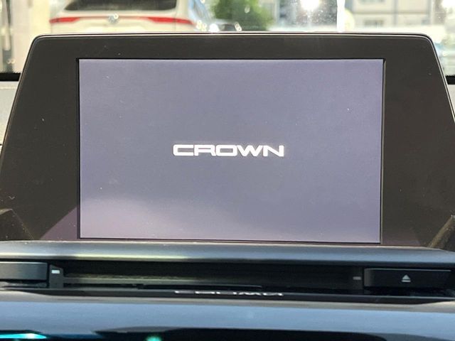 CROWN sedan hybrid