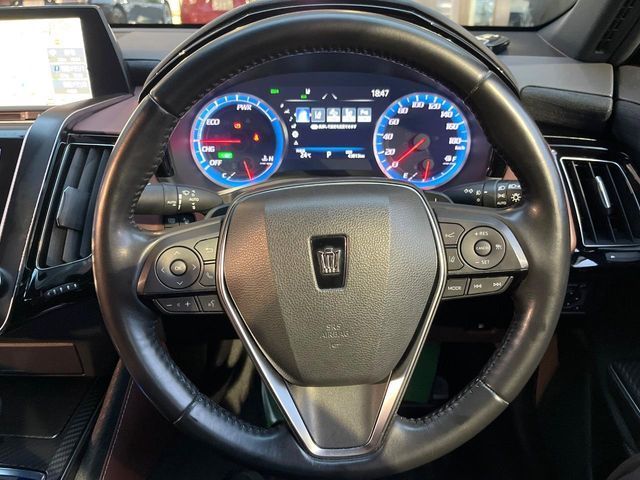 CROWN sedan hybrid