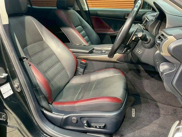 LEXUS IS300h