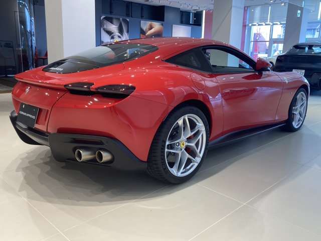 FERRARI Roma