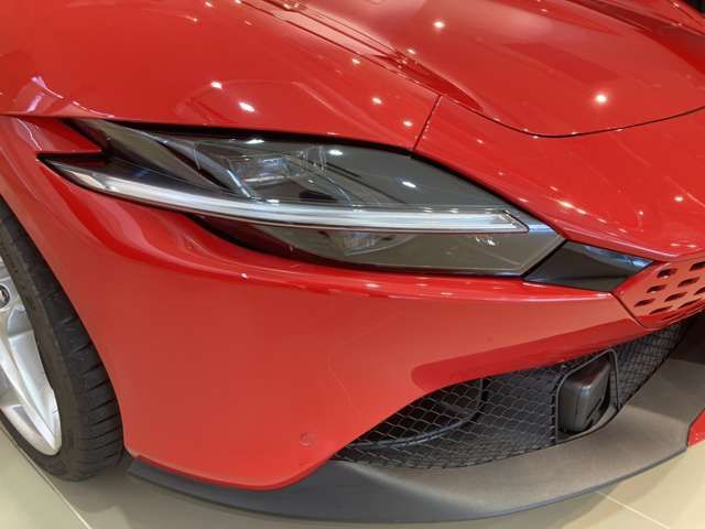 FERRARI Roma