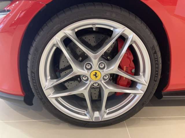 FERRARI Roma