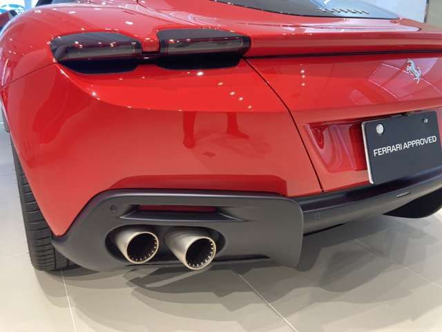 FERRARI Roma