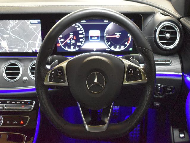MERCEDES BENZ E class sedan