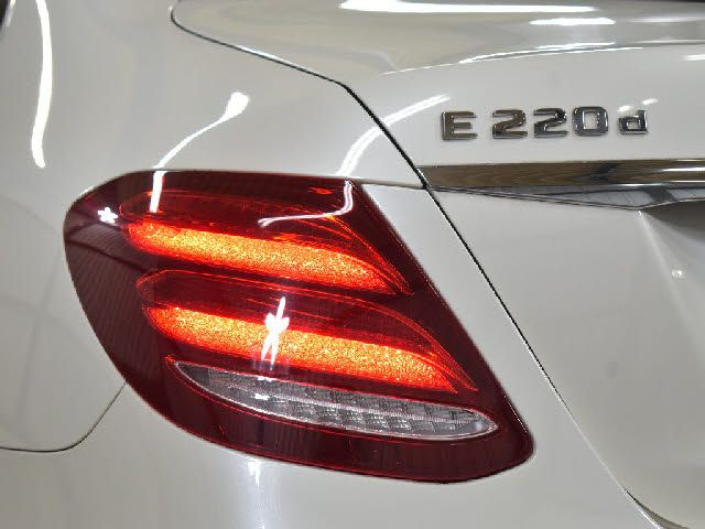 MERCEDES BENZ E class sedan