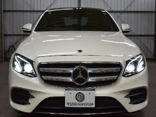 MERCEDES BENZ E class sedan