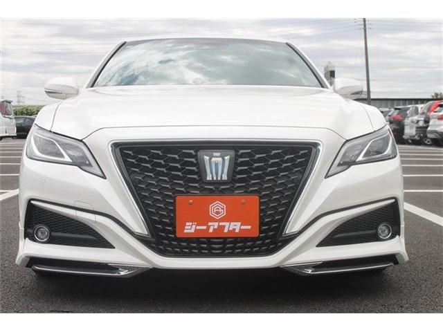 CROWN sedan hybrid
