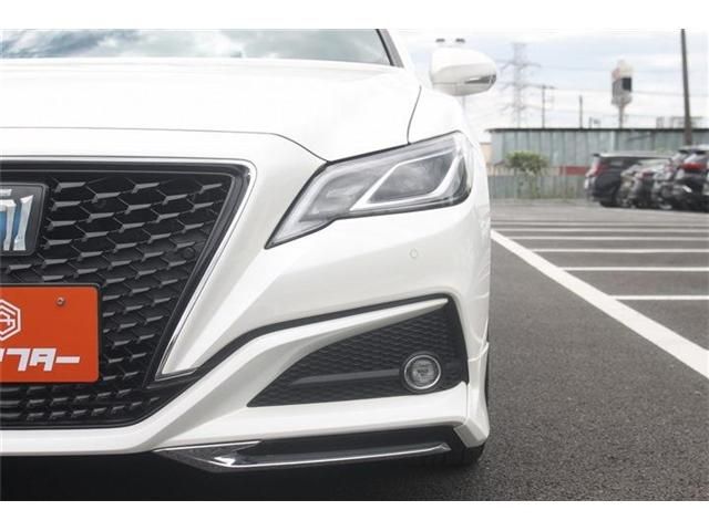 CROWN sedan hybrid