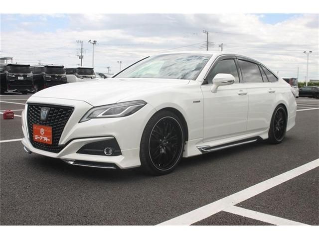 CROWN sedan hybrid