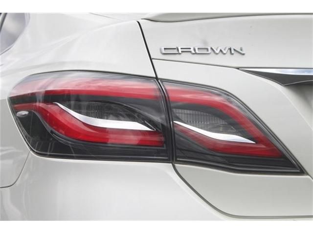 CROWN sedan hybrid