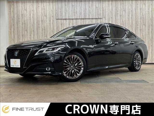 CROWN sedan hybrid