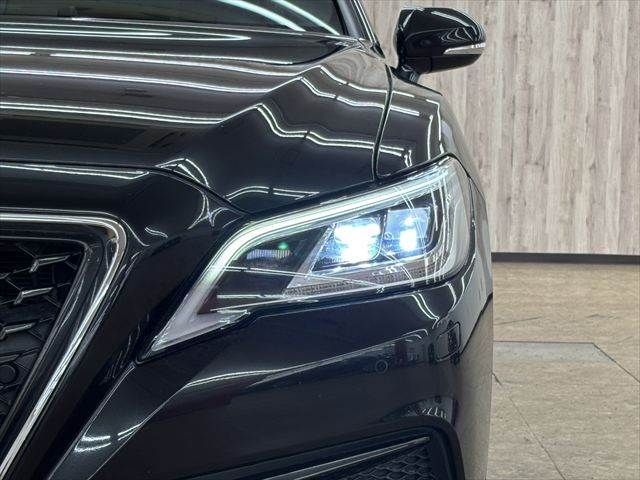 CROWN sedan hybrid