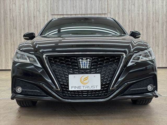 CROWN sedan hybrid