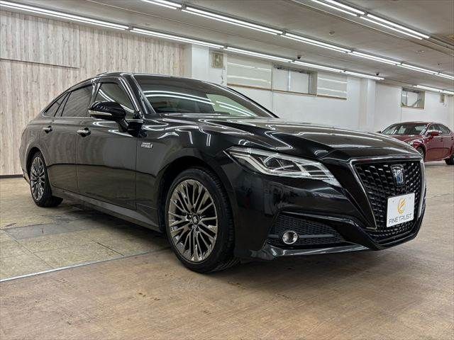 CROWN sedan hybrid