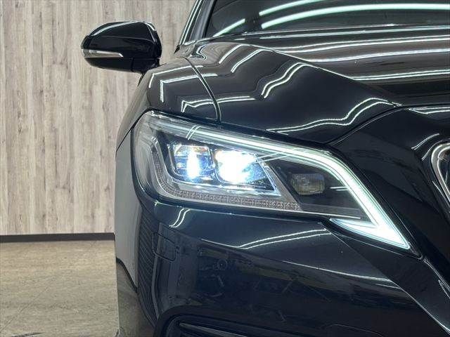 CROWN sedan hybrid