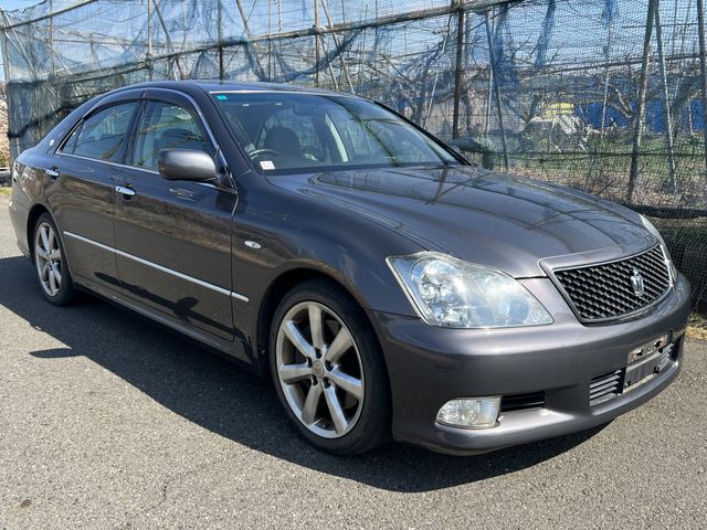 CROWN sedan